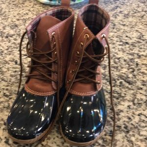 Duck boots